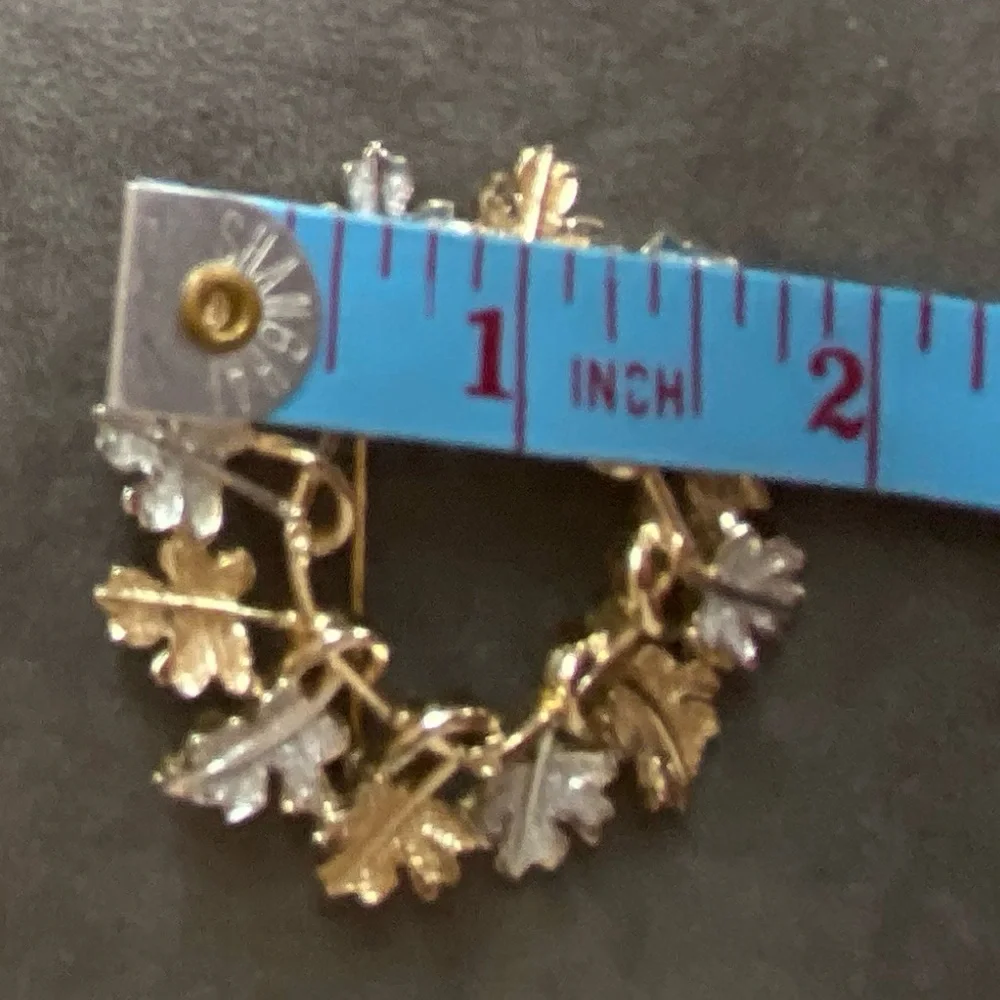 Sarah Coventry Vintage Gold and Silver Leaf Wreath Brooch